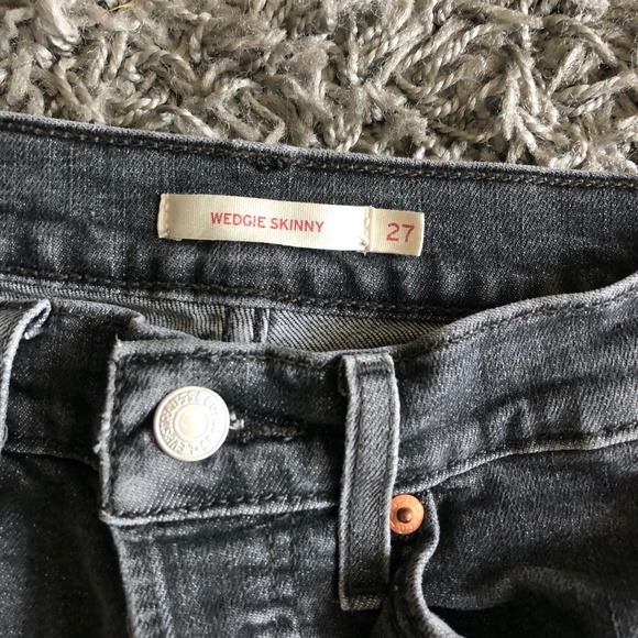 Levi's Wedgie Skinny High Rise Button Fly Ankle Jeans Washed Black Size 27 - Picture 6 of 8